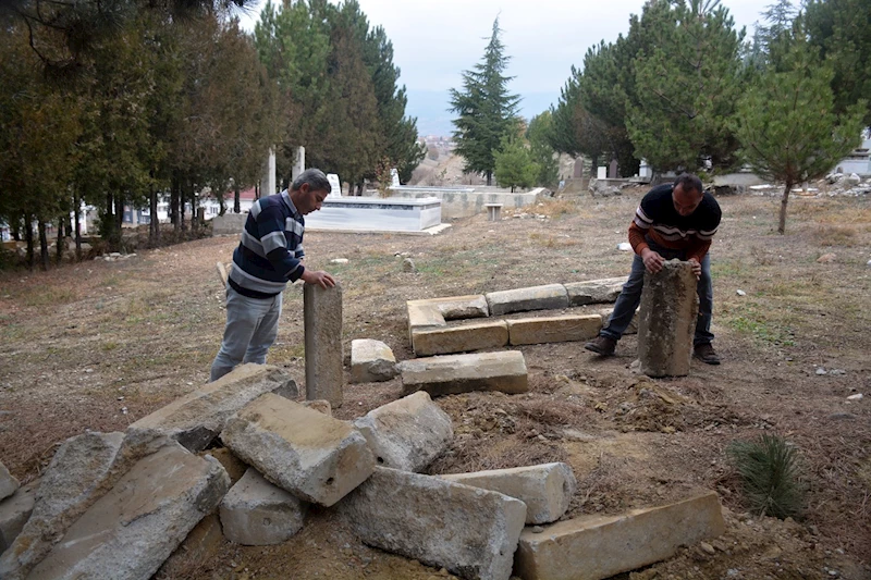 Yukarı Harman Mezarlığı İç Yollarını Yenilemeye Başladık