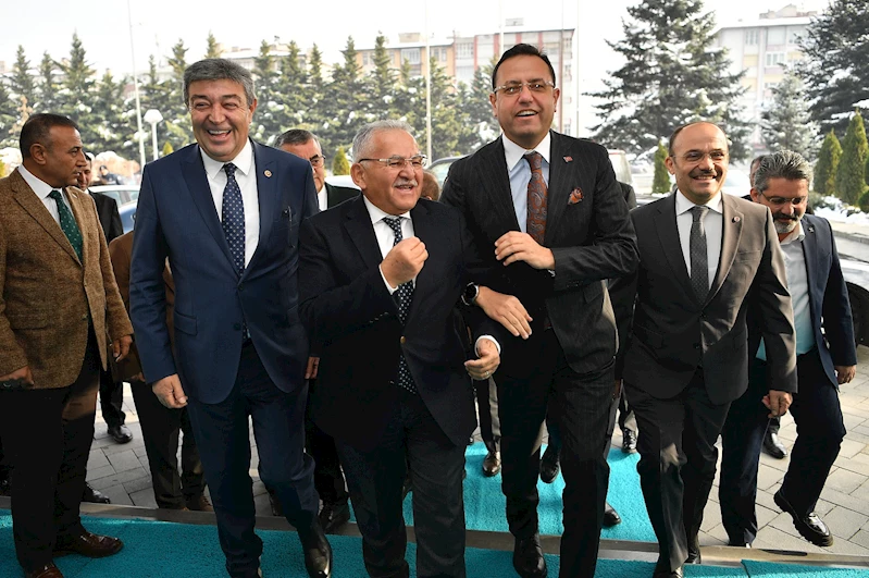 Bakan Yardımcısı Gizligider’den Başkan Büyükkılıç’a “Tarım Yatırımları” Övgüsü