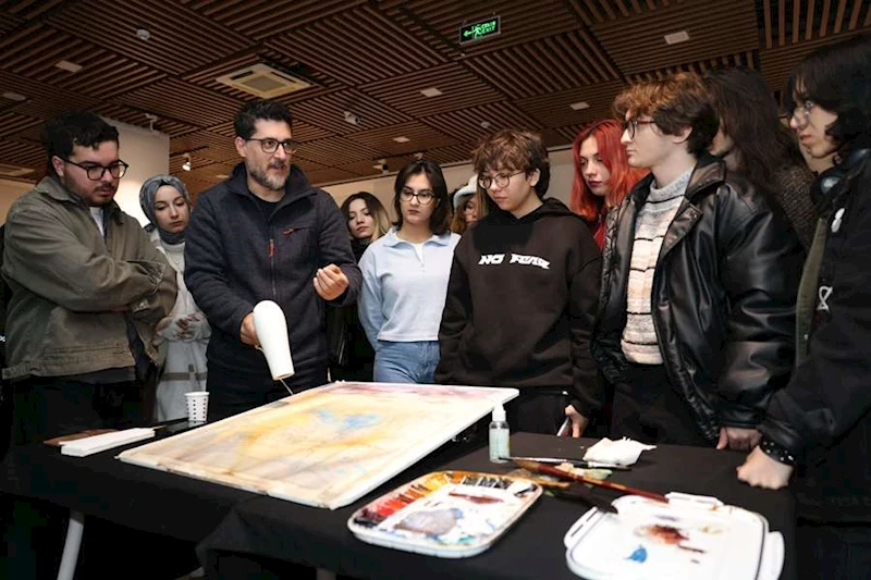 CÜNEYT ŞENYAVAŞ ODUNPAZARI’NI RESMETTİ