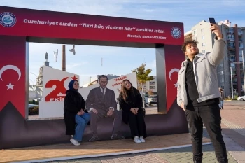 ULUS MEYDANINDA FOTOĞRAF ALANI BÜYÜK İLGİ GÖRDÜ