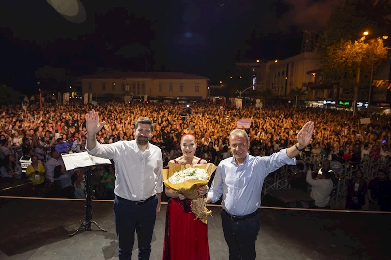 ‘3.Uluslararası Tarsus Festivali’nde Candan Erçetin Konseri İle Coşku Doruklara Çıktı