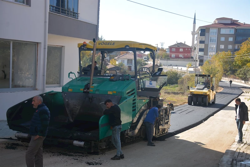 Şehit Aziz Çavuş Caddesi Üzerinde Temelli Sıcak Asfalt Serimi Çalışmamız