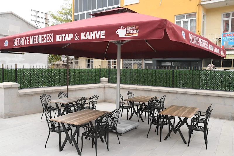 BEDRİYE MEDRESESİ KİTAP & KAFE, GENÇLERİN VE KİTAP SEVERLERİN YENİ BULUŞMA NOKTASI OLDU