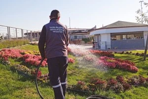 PARK VE BAHÇELERİMİZE SONBAHAR BAKIMI