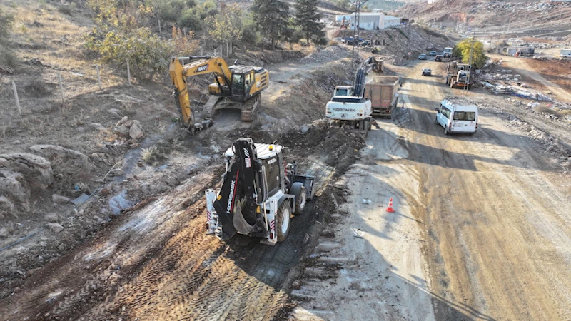 Büyükşehir, Türkoğlu Orçan Caddesi ve Bağlantı Yollarında Yenilemelerini Sürdürüyor