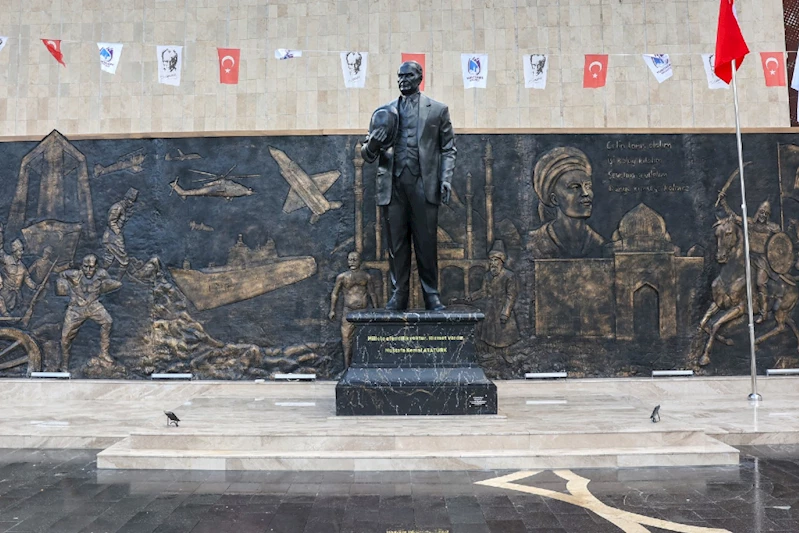ATATÜRK HEYKELİ 100. YIL’A ÇOK YAKIŞTI