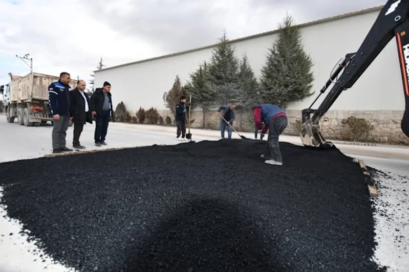 Bahçecik Yolunda Hız Kesici Kasis Çalışmaları Gerçekleştirildi