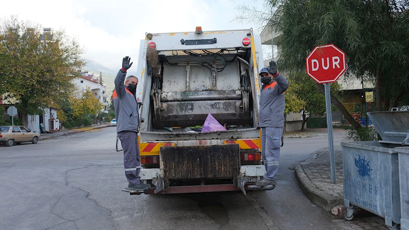 Çöp konteynerleri dezenfekte ediliyor