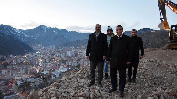 BAŞKANIMIZ, İNÖNÜ MAHALLEMİZDE SU İSALE HATTI YOL ÇALIŞMALARINI YERİNDE İNCELEDİ