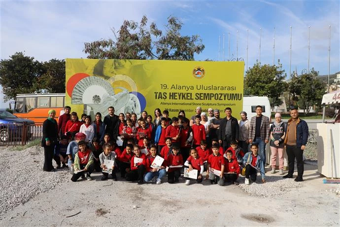 ALANYA’DA ÖĞRENCİLER SANATLA TANIŞIYOR