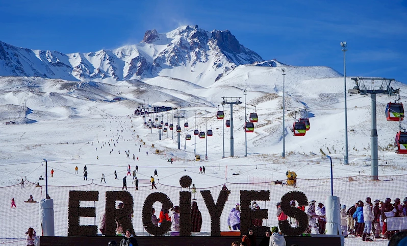 Erciyes Kayak Merkezi, Hafta Sonu 70 Bin Ziyaretçi Ağırladı