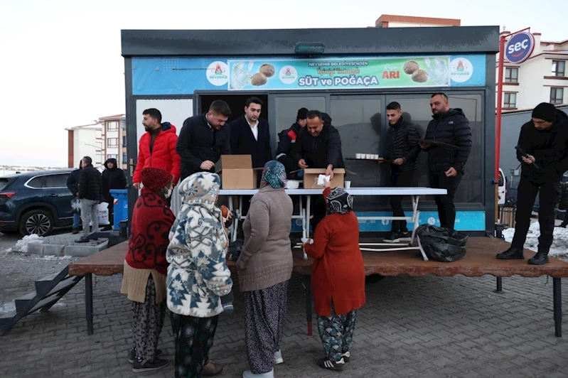 Sıcak Süt ve Poğaça İkramı Vatandaşlarımızın İçini Isıttı