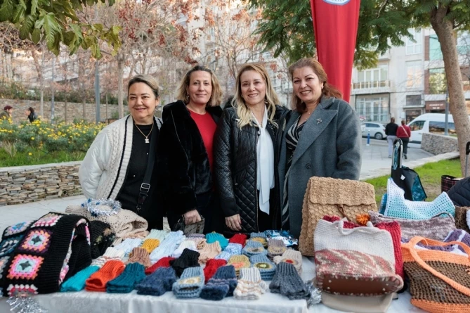 Konak’ta Yeni Yıl Coşkusu Kermeslerle Devam Ediyor