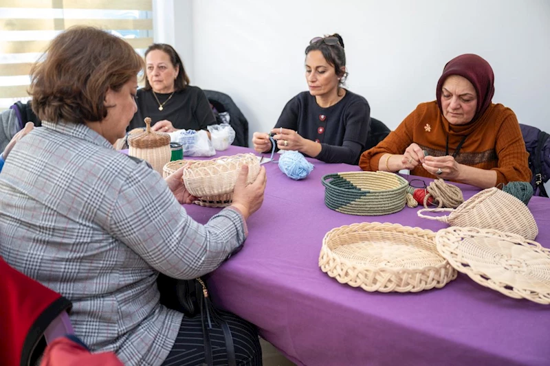 Kadınlar Büyükşehir’in El İşi Kurslarında Yeteneklerini Keşfediyor