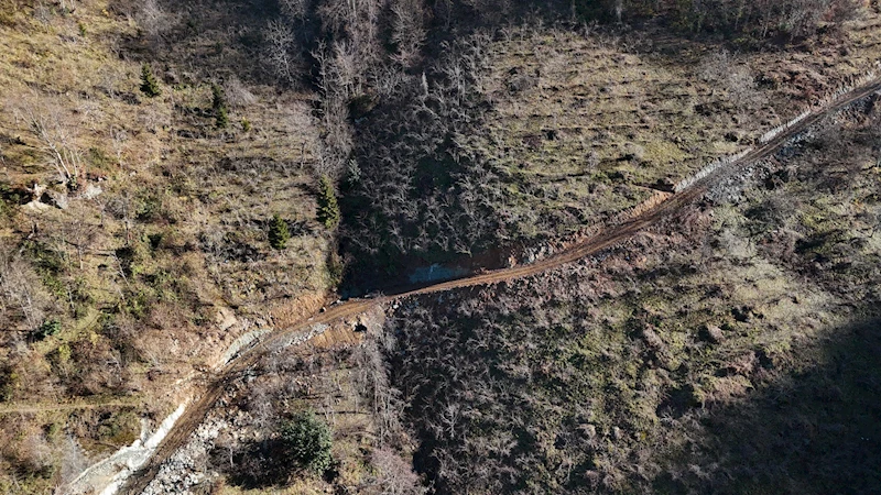 ZAFER MAHALLESİNDE YOL ÇİLESİNE NEŞTER VURULDU