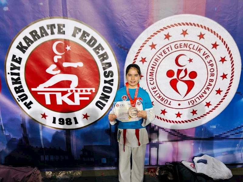 Elis Lina Yılmaz Uluslararası Boğaziçi Karate Turnuvasında Süleymanpaşanın Gururu Oldu