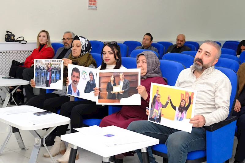 İpekyolu Belediye Meclisi kayyım protestosuyla açıldı