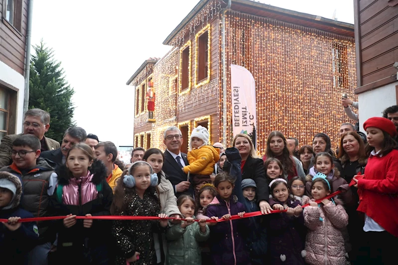 GEÇMİŞTEN GÜNÜMÜZE BÜYÜLÜ BİR DÜNYA İZMİT OYUNCAK MÜZESİ YOĞUN KATILIMLA AÇILDI