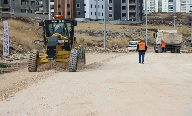 Büyükşehir 13 İlçede Yol Ağını Genişletiyor