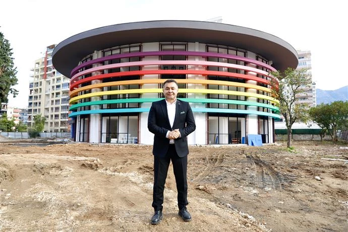 MAHMUTLAR KREŞ VE ÇOCUK AKADEMİSİ’NDE SONA GELİNDİ BAŞKAN YÜCEL: “250 ÇOCUK KAPASİTELİ KREŞİMİZDE SON RÖTUŞLAR YAPILIYOR”