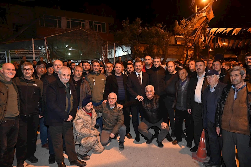 Vatandaşlar, Yücel Yılmaz’a Yürekten Sarılıyor