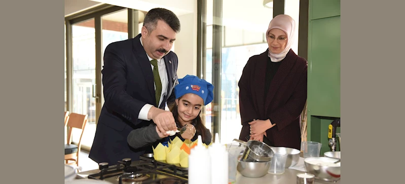MİNİK ŞEFLER BAŞKAN AMCA İLE MUTFAKTA