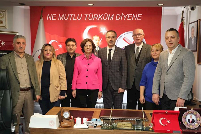 BAŞKAN KURT VE ÜNLÜCE KUAFÖRLER ODASINI ZİYARET ETTİ