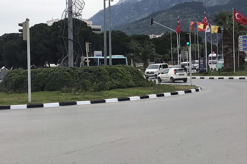 Büyükşehir’den Bordür Boyama Çalışmaları Devam Ediyor