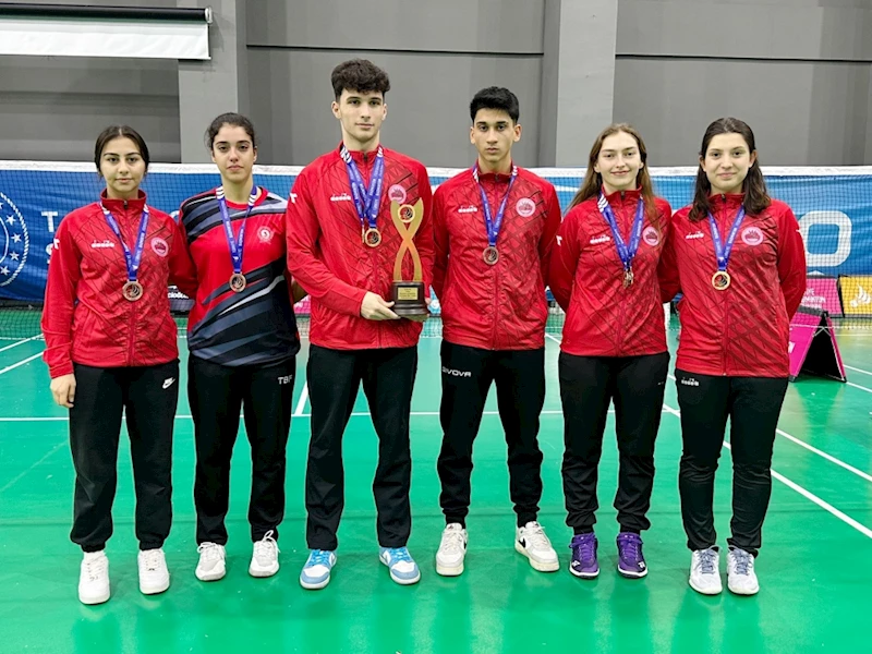 Büyükşehir’in başarılı sporcuları madalyaya doymuyor