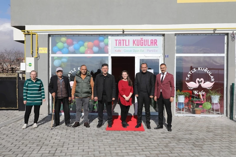 Tatlı Kuğular Çocuk Oyun Evi - Kafe - Parti Evi Belediye Başkanımız Av. Mustafa İlmek, AK Parti İncesu İlçe Başkanımız Sn. Mehmet Koç, MHP İncesu İlçe Başkanımız Sn. Seçkin Kızılışık ile