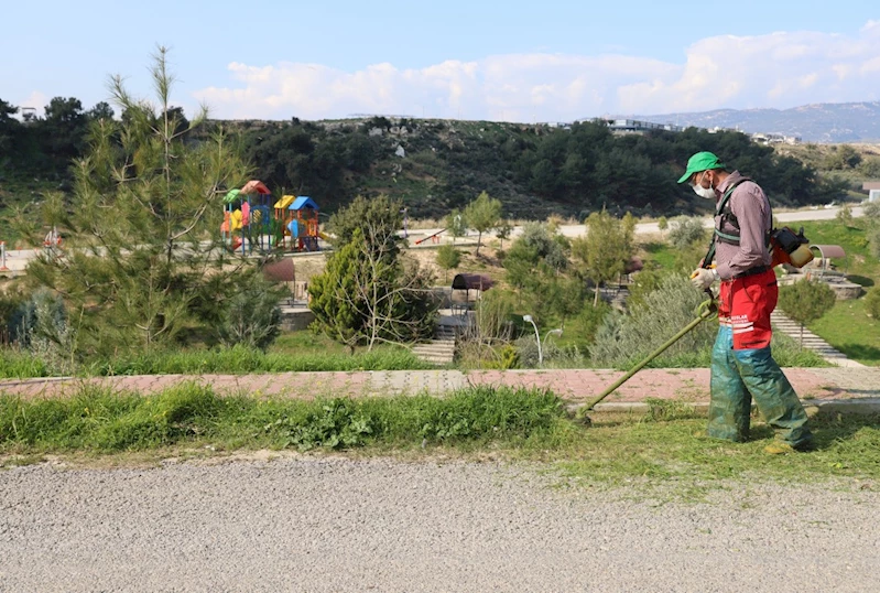 TOROSLAR’DA PARK VE YEŞİL ALANLAR BAKIMDAN GEÇİYOR