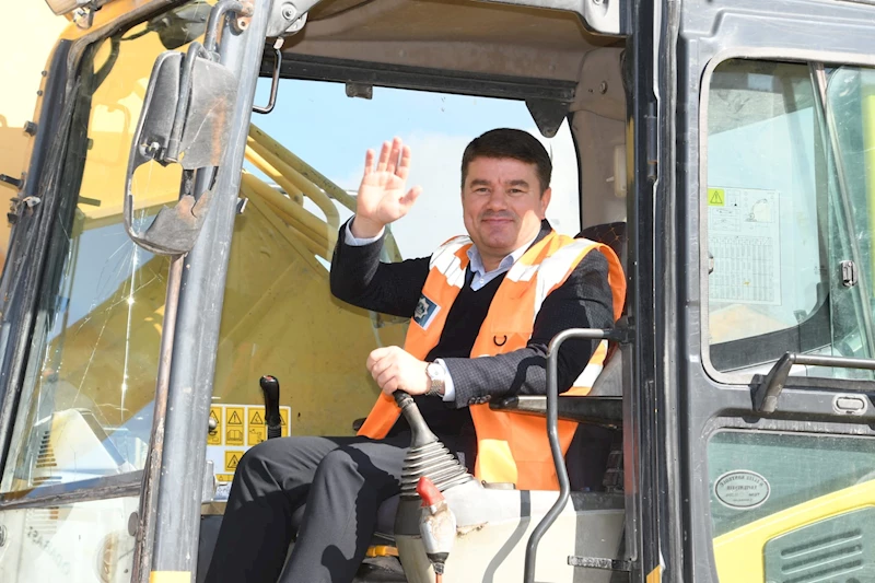 BELEDİYE BAŞKANI DİNÇER “İMAR PLANI REVİZYONU İLE ADA VE PARSEL BAZLI KENTSEL DÖNÜŞÜMÜN ÖNÜNÜ AÇTIK”