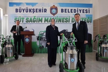 BÜYÜKŞEHİR’DEN ÜRETİCİLERE SÜT SAĞIM MAKİNESİ DESTEĞİ