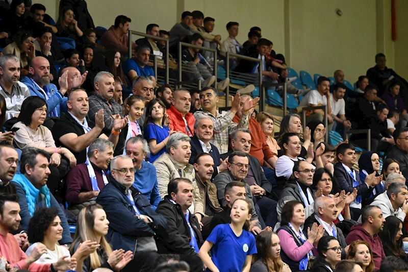 -BİZİM KIZLAR:3    FENERBAHÇE: 0