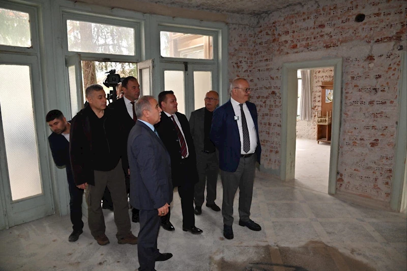 Başkan Ergün, Gördes Hayri Büke Evi’nde İncelemelerde Bulundu
