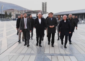 Efkan Ala’dan Osmangazi Meydanı’na Tam Not