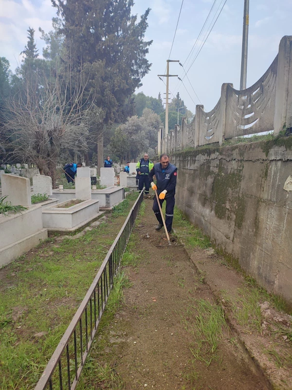 Nazilli’de mezarlıklar bakıma alındı