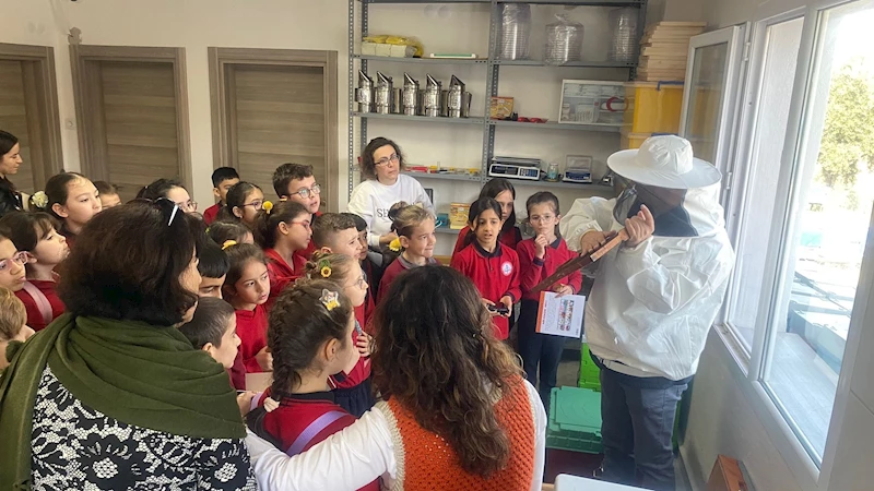Yunusemre Türk Kızılayı İlkokulu Öğrencilerinden ‘Çalışkan Arılara Merhaba’