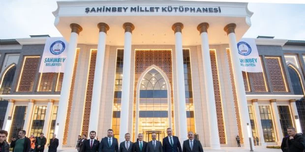 Bakan Kacır´dan Belediyemizin Devasa Eserlerine Tam Not