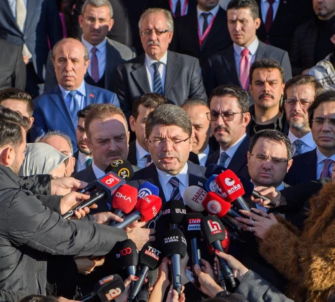 ADALET BAKANI YILMAZ TUNÇ, İSTANBUL ADALET SARAYI’NDA GERÇEKLEŞTİRİLEN TERÖR SALDIRISINA İLİŞKİN AÇIKLAMALARDA BULUNDU