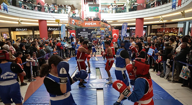 SPORCULARIMIZ HÜNERLERİNİ SERGİLEDİ