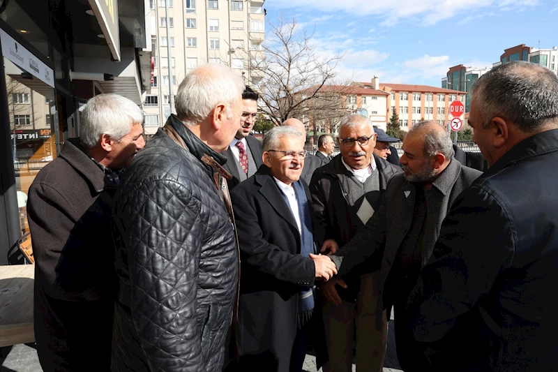 Başkan Büyükkılıç, Yoğunburç’ta Esnafla Kucaklaştı