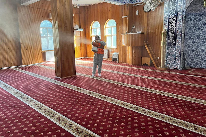Miraç Kandili Dolayısıyla Camilerimize Gül Suyu Sıkıldı