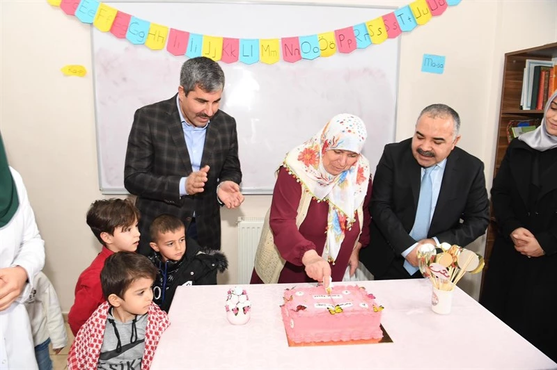 BİLGİ EVLERİMİZDE KADIN VATANDAŞLARIMIZ HAYALLERİNİ GERÇEKLEŞTİRİYOR