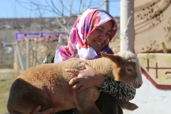 SEYİTGAZİ’DE KÜÇÜK ÇİFTÇİNİN YÜZÜNÜ GÜLDÜREN DESTEK