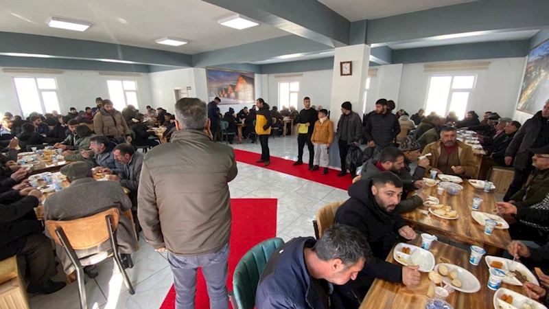 ARDAHAN BELEDİYESİ, TAZİYE EVLERİNDE ÜCRETSİZ YEMEK HİZMETİ SUNUYOR