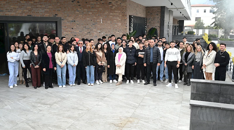Başkan Topaloğlu’ndan üniversite öğrencilerine mangal partisi