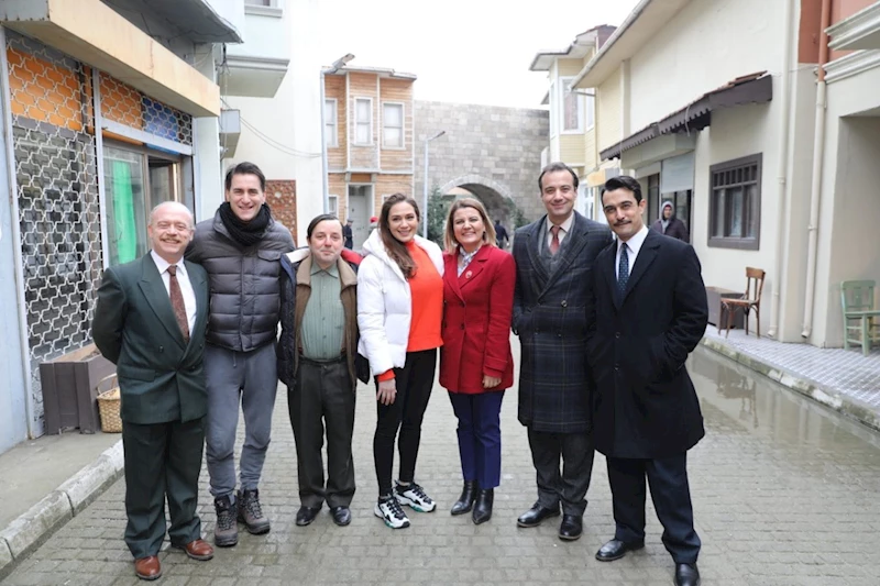 LEYLA HANIM OYUNCULARI TAM KADRO GALAYA GELİYOR