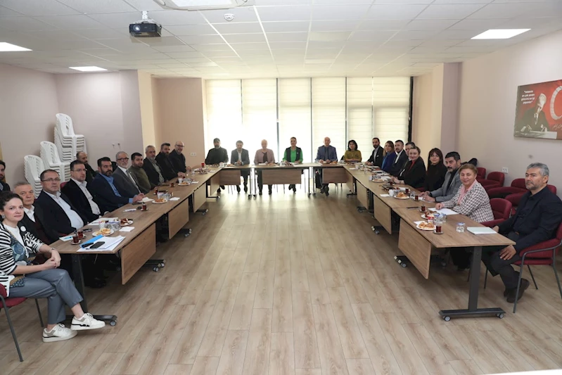 BAŞKAN HÜRRİYET VE EKİBİ, BÜYÜK GALA ÖNCESİ SON DETAYLARI GÖRÜŞTÜ