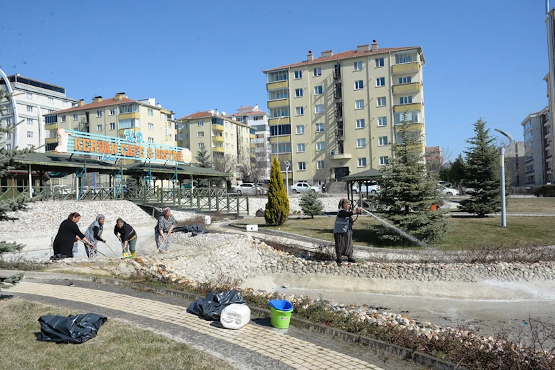 - BOZÜYÜK’TE SÜS HAVUZLARINA BAKIM